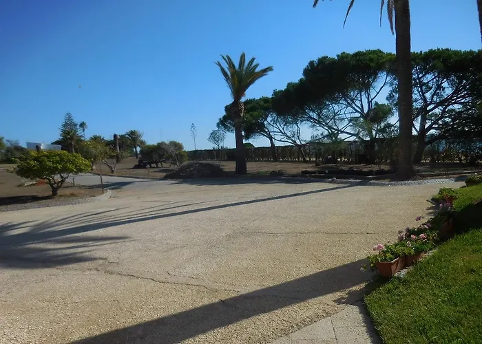 Casa Tres Palmeiras Bed & Breakfast *