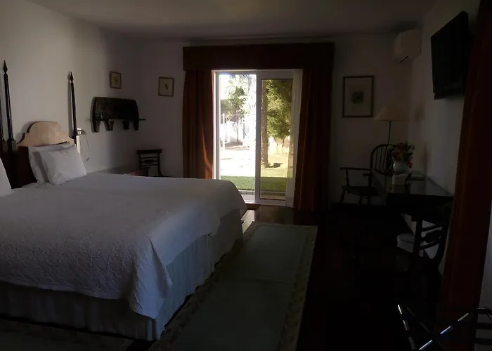 Casa Tres Palmeiras Bed & Breakfast *